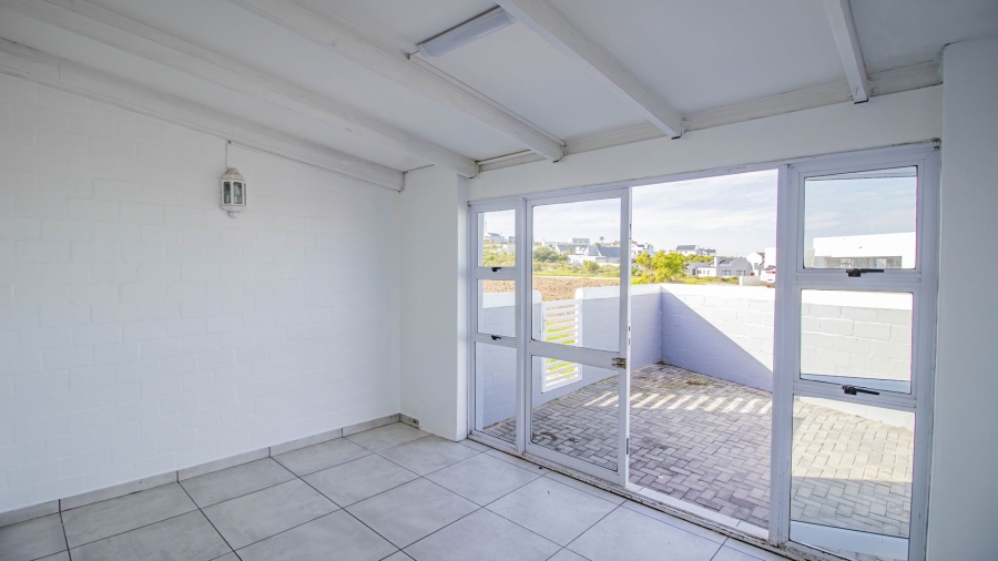 4 Bedroom Property for Sale in Hoogland Western Cape